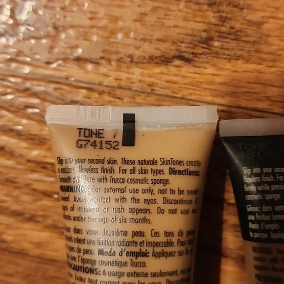 Trucco Touch Up Pressed Powder & SkintonesNaturale Coverage SPF 15 Foundation